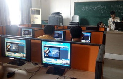 电子商务专业的学生插本